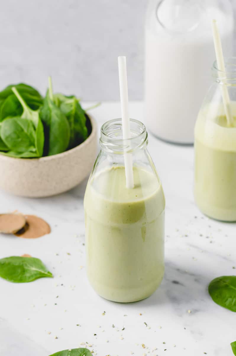 Filling Green Protein Smoothie with Banana (Vegan)