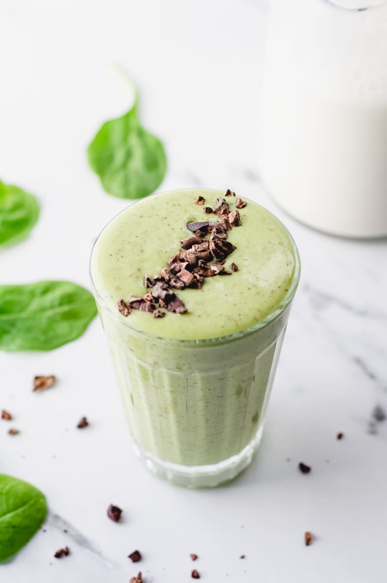 https://notablyvegan.com/wp-content/uploads/2023/02/vegan-mint-chocolate-chip-smoothie-2.jpg